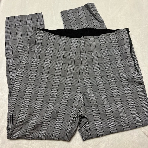 A New Day Cropped Pants - Picture 1 of 5